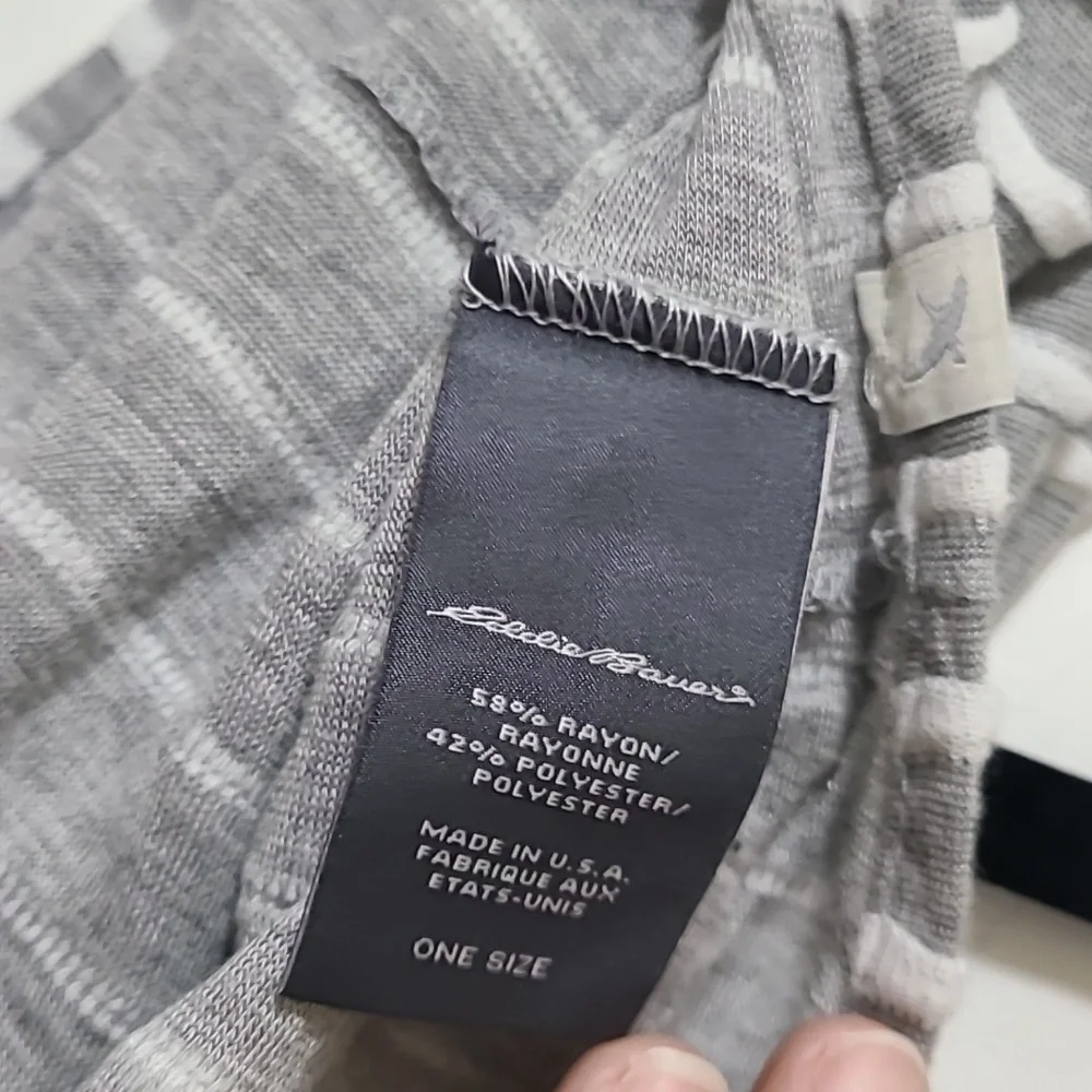 Eddie Bauer infinity scarf gray‎ white stripes